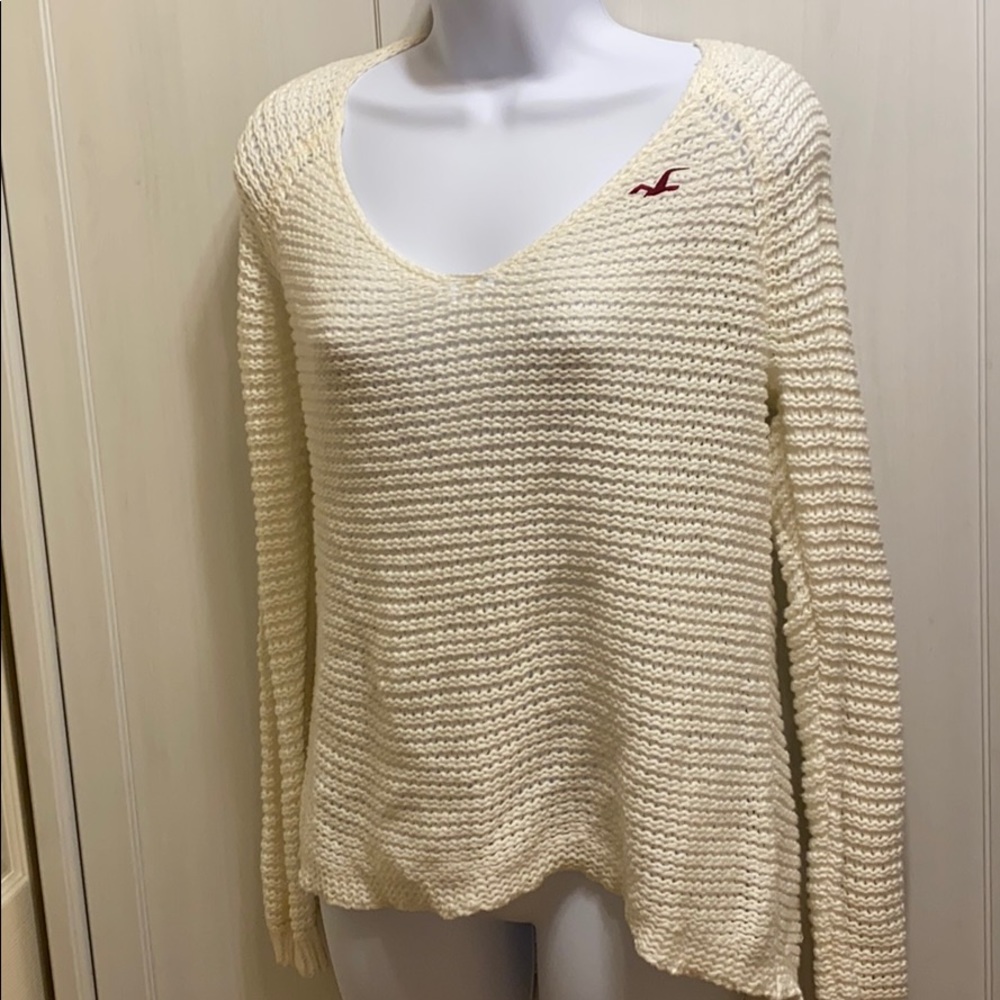 NWOT HOLLISTER WHITE KNIT SWEATER
